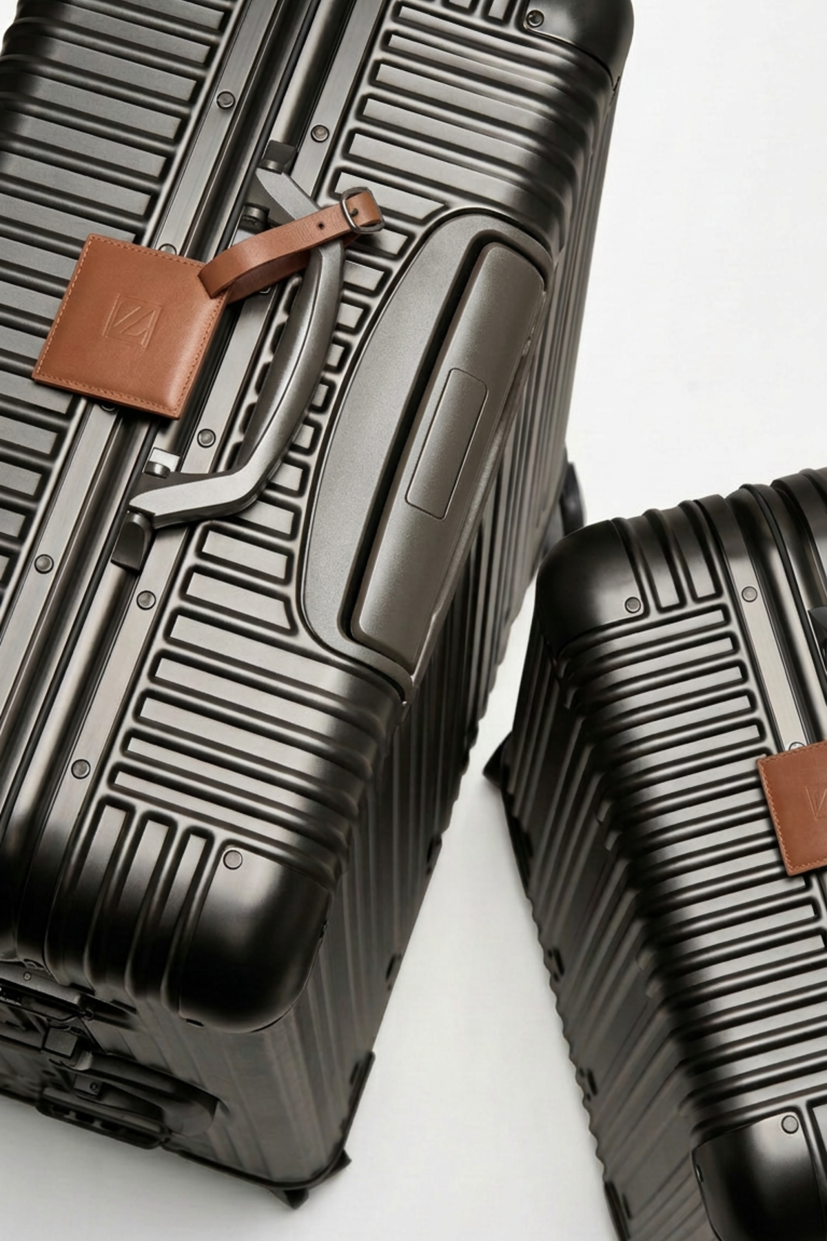 Prezor Aluminum Suitcase - Metallic Grey