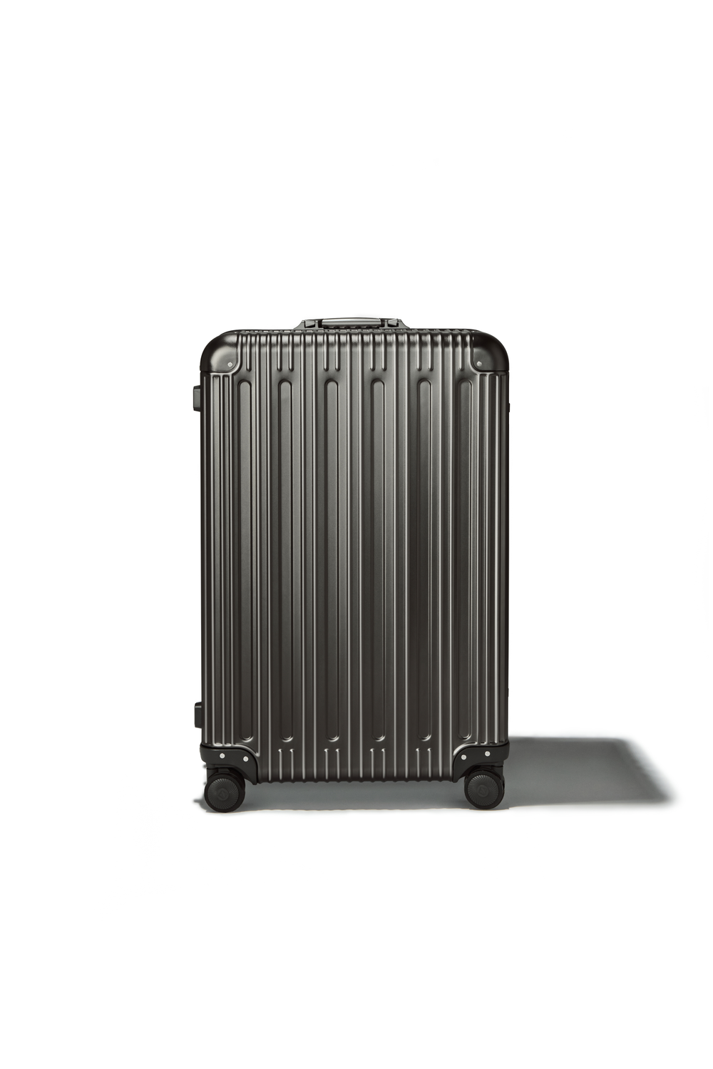PREZOR aluminum suitcase in Metallic Grey, detail view — Check-In L