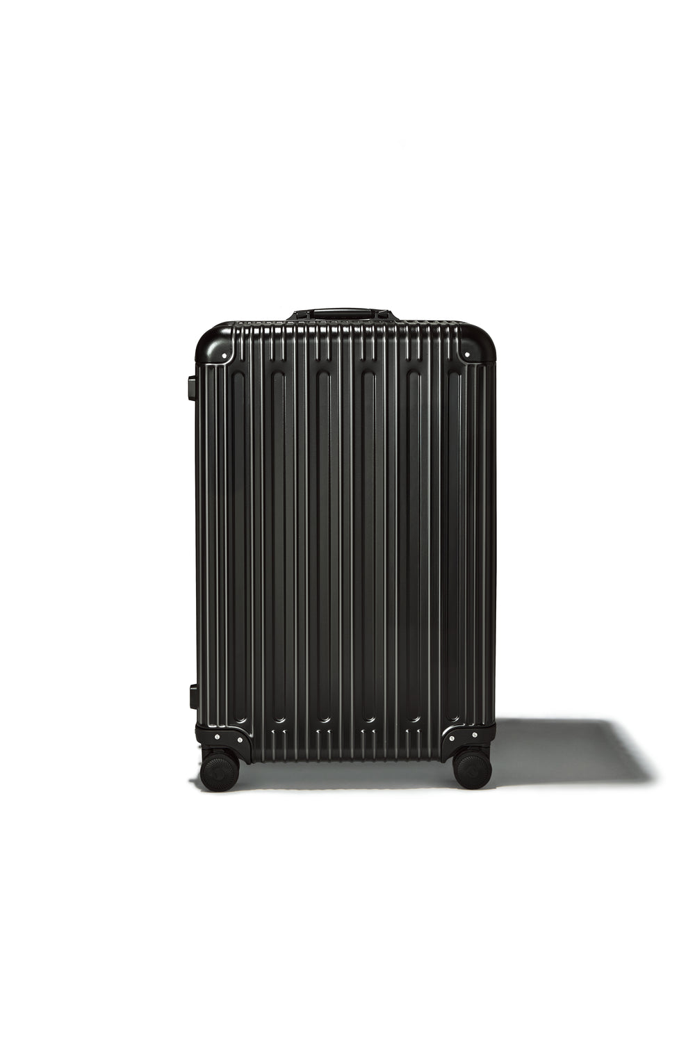 PREZOR aluminum suitcase in Graphite Black, detail view — Check-In L