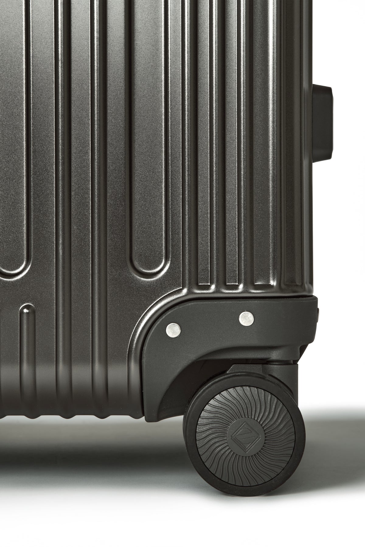 Prezor Aluminum Suitcase - Metallic Grey