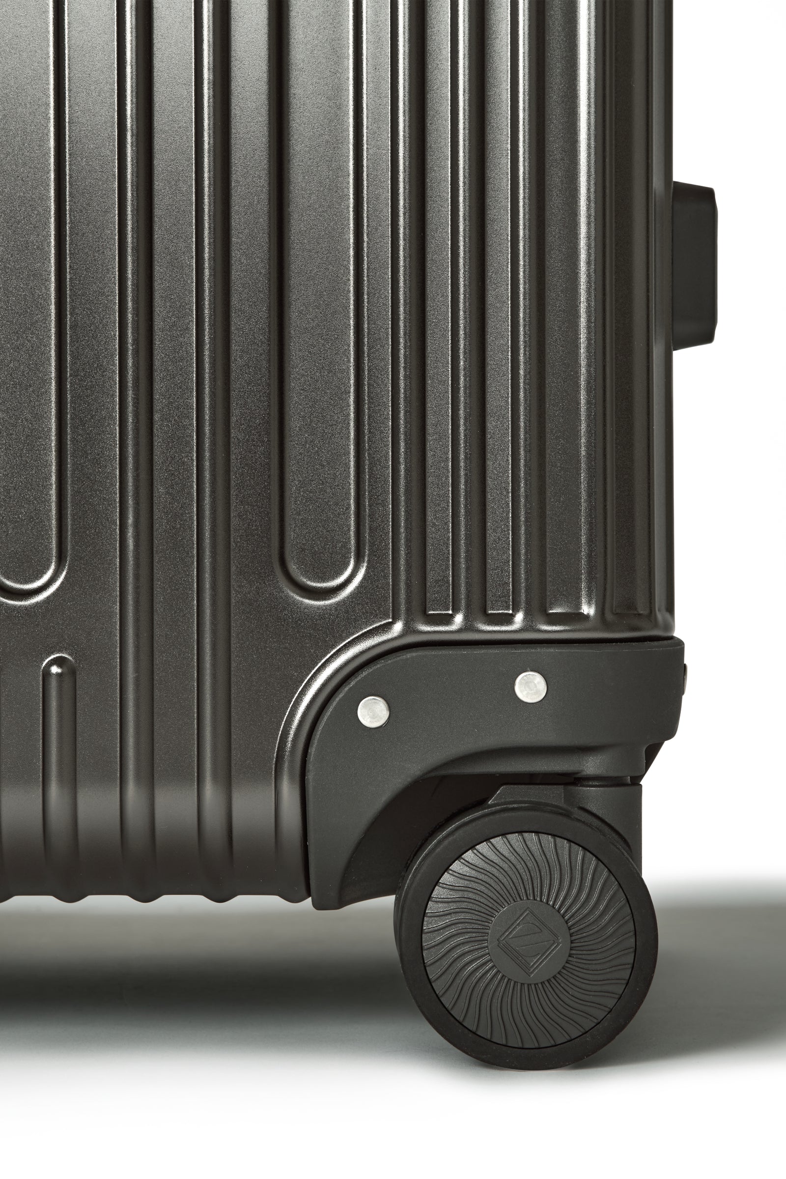 Prezor Aluminum Suitcase - Metallic Grey