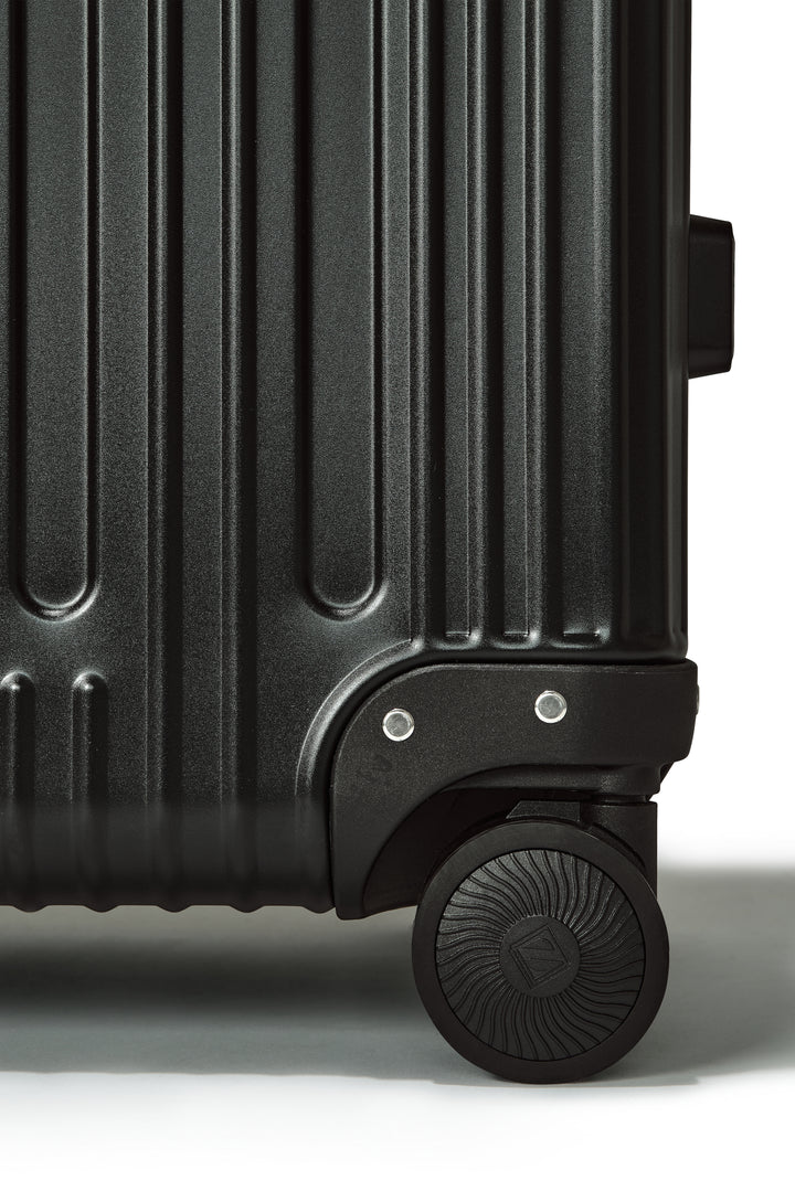 Smooth-running wheel of a PREZOR suitcase in Graphite Black