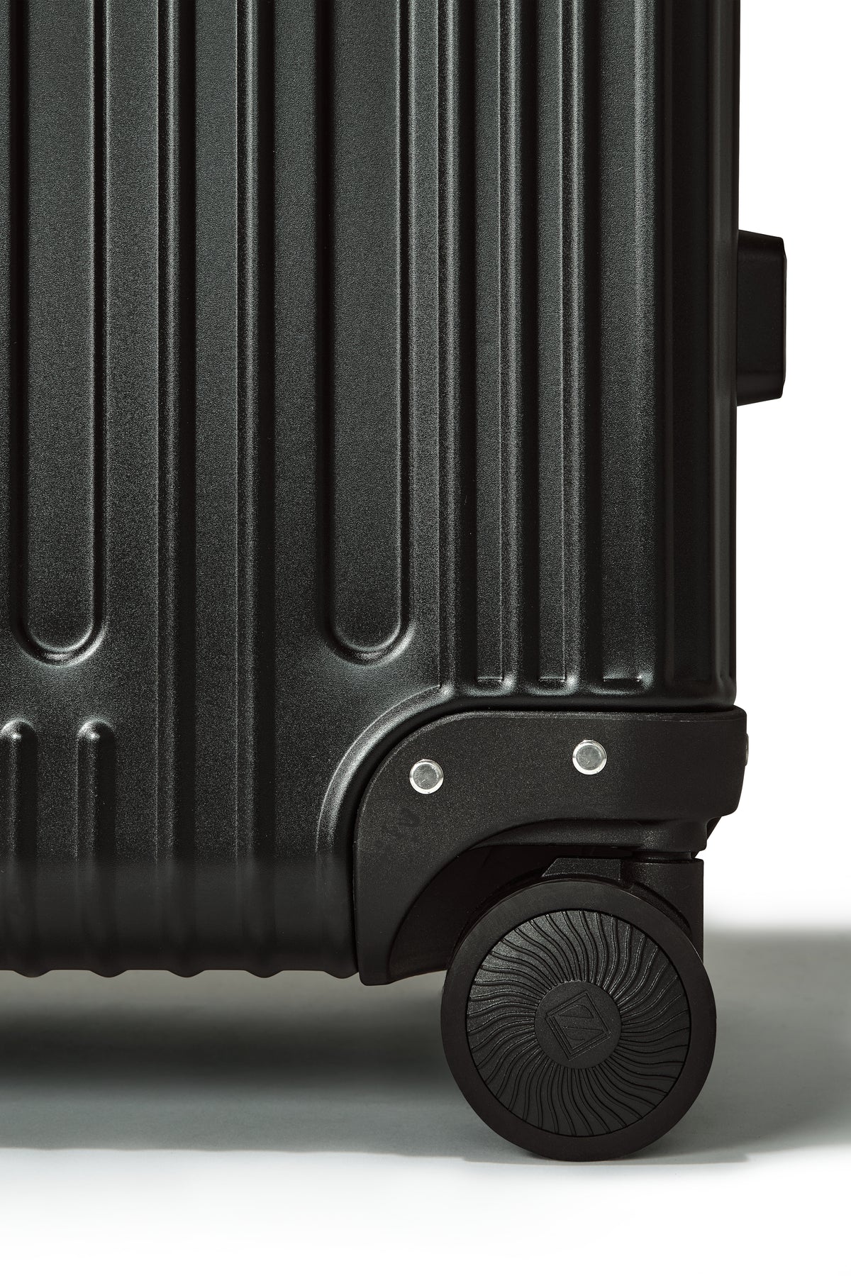Prezor Aluminum Suitcase - Graphite Black