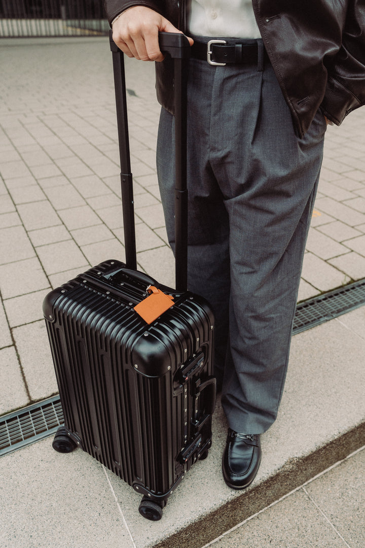 Two PREZOR suitcases in Graphite Black by the water