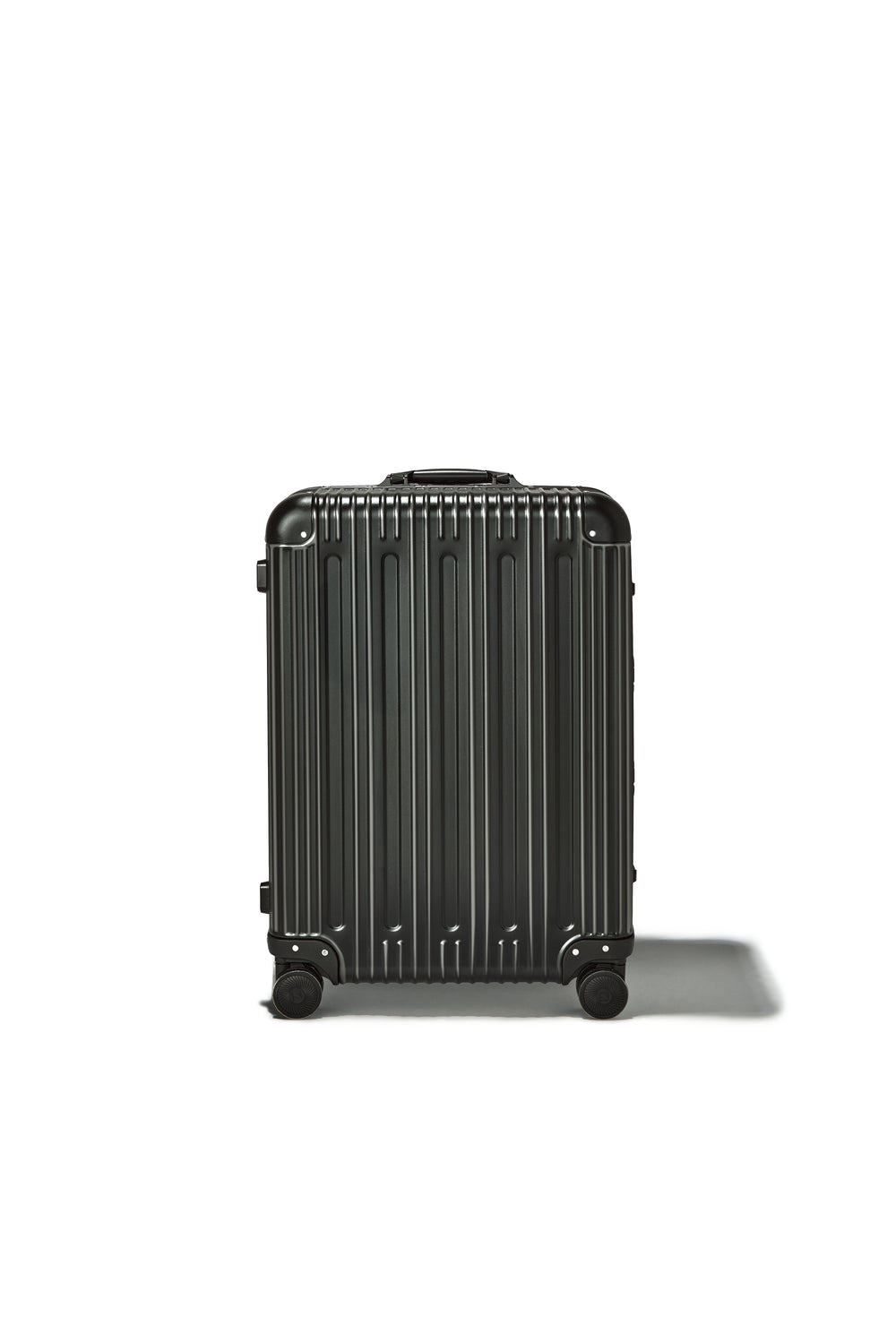 PREZOR aluminum suitcase in Graphite Black, detail view — Check-In M